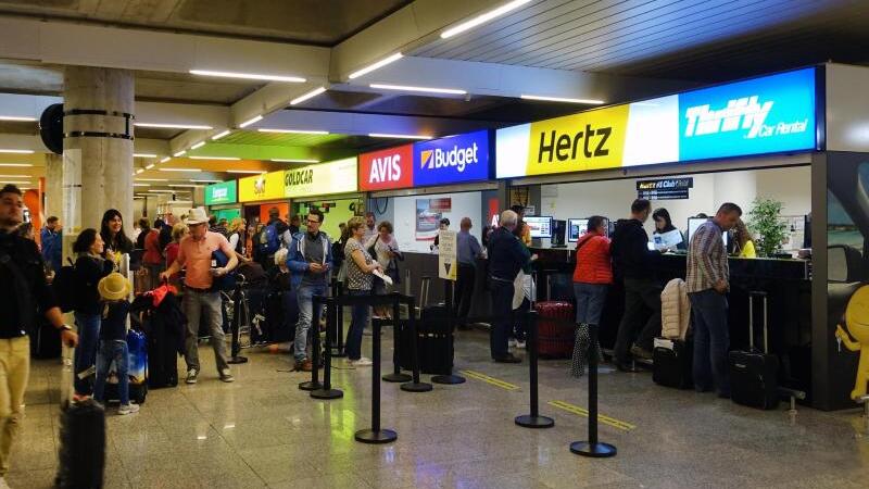 Autovermietungen am Flughafen