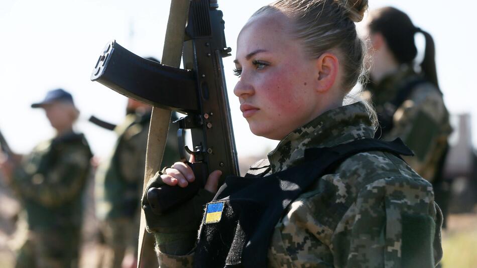 Ukraine, Frauen, Soldatinnen, Militär, Personalmangel, Krieg, Russland