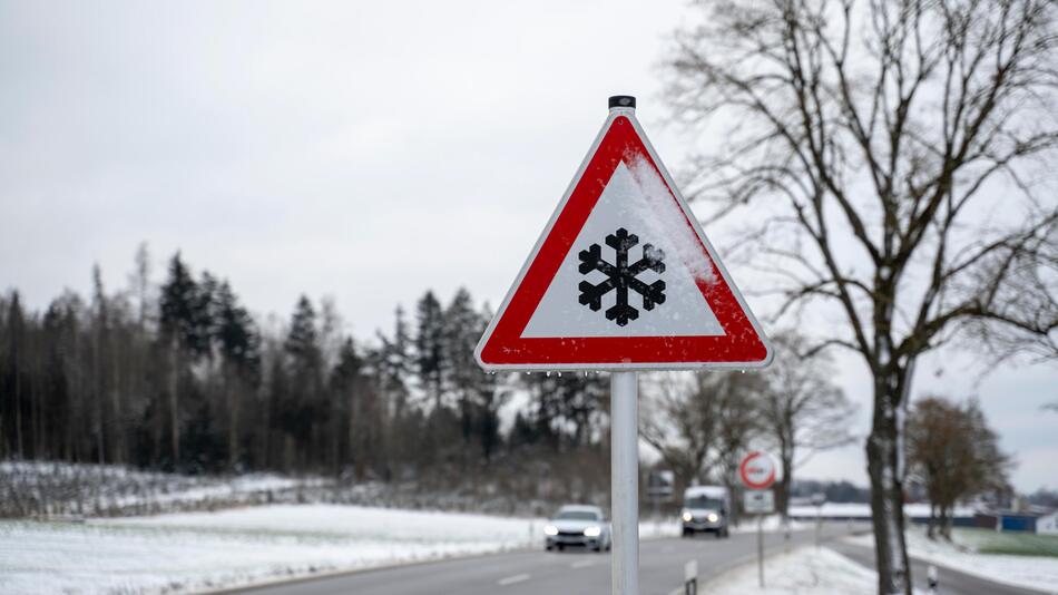 Baden-Württemberg sei zuerst von Glätte und leichtem Schnee betroffen. (Symbolbild)