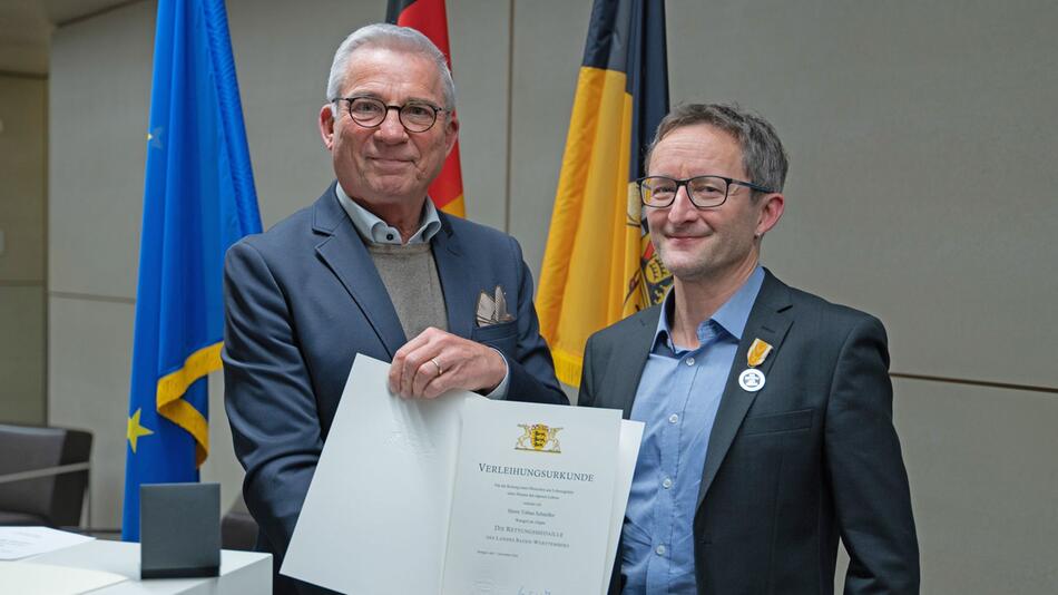 Innenminister Strobl verleiht Rettungsmedaille des Landes