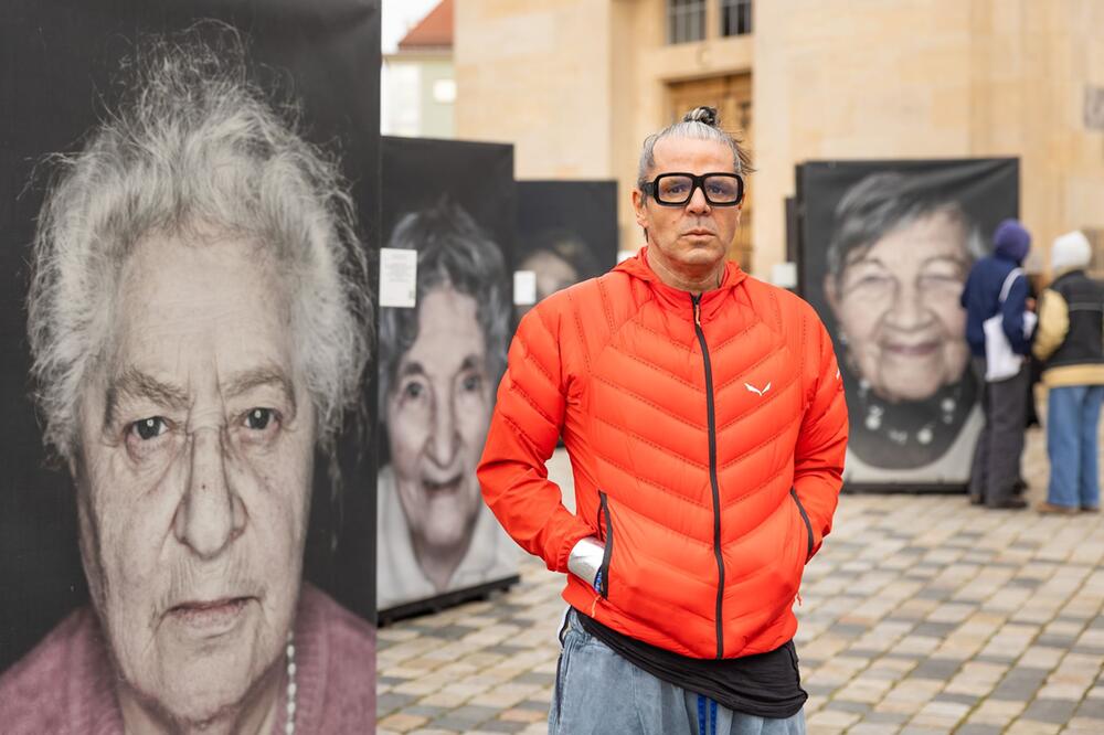 Ausstellung "Gegen das Vergessen" in und vor der Frauenkirche