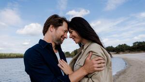 Mann und Frau sind verliebt 