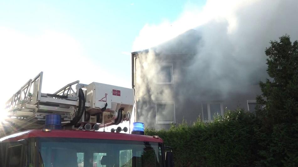 Vier Verletzte bei Brand in Mehrfamilienhaus