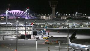 Flughafen München bei Nacht