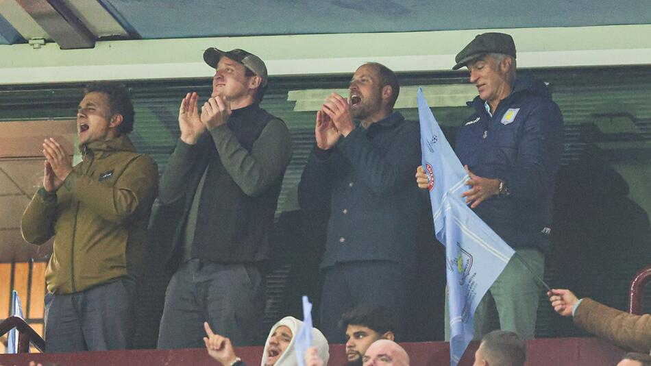 Prinz William feiert den Sieg von Aston Villa über den FC Bayern München in Birmingham.