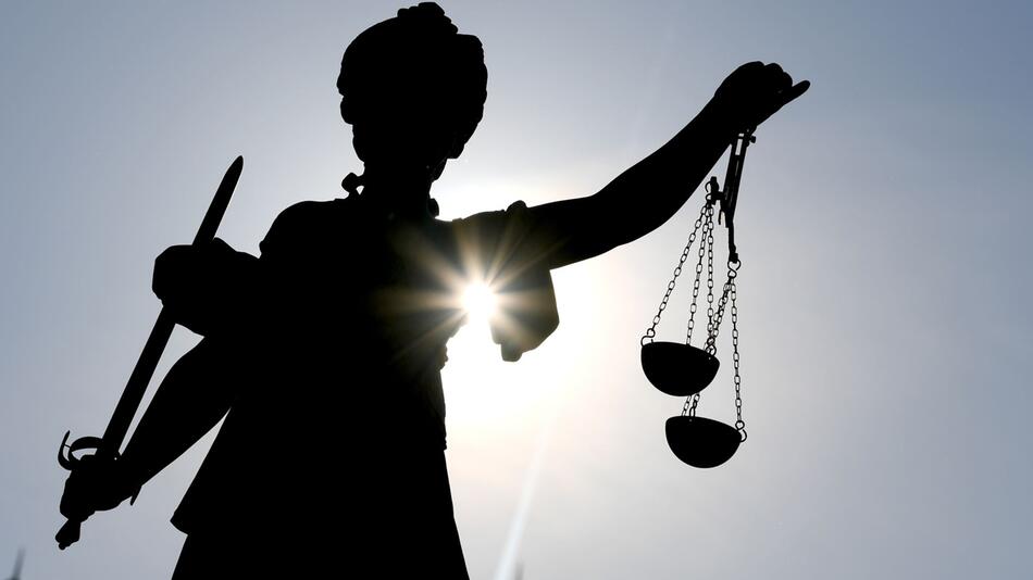 Justitia im Gegenlicht