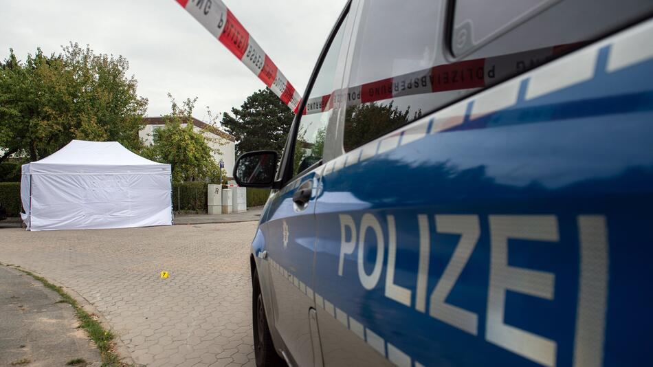 Tote Frau auf Straße in Darmstadt aufgefunden