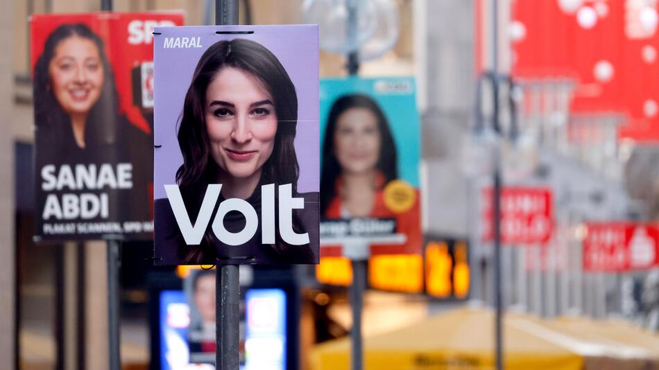 Wahlplakate von Volt, SPD und CDU