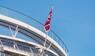 Kreuzfahrtschiff - hier ist die Spitze mit einer Flagge zu sehen.