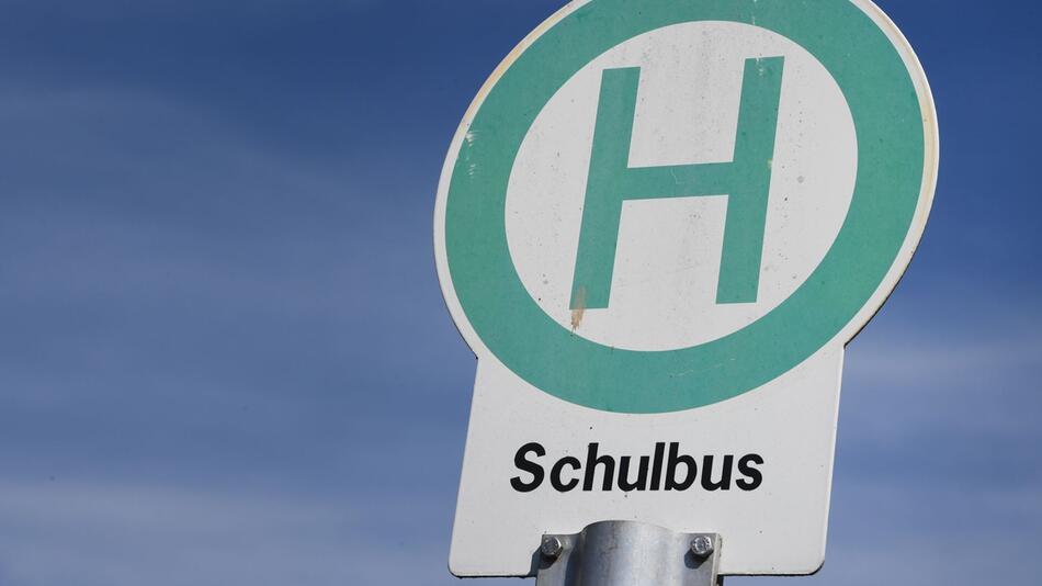 Unfall mit Schulbus