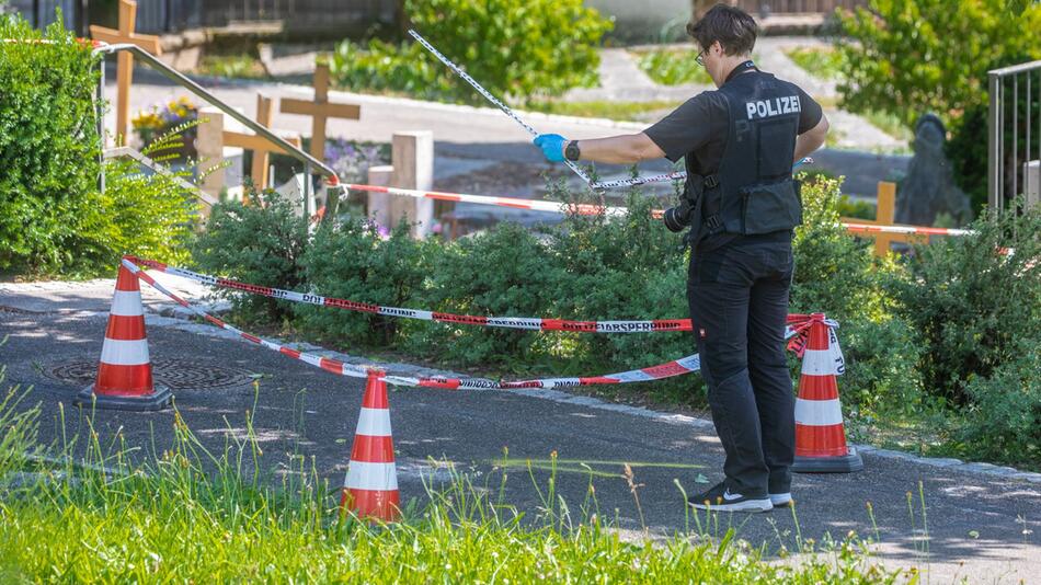 Angriff auf eine Trauergemeinde