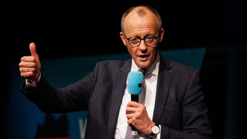 Friedrich Merz macht Wahlkampf in Neuhof