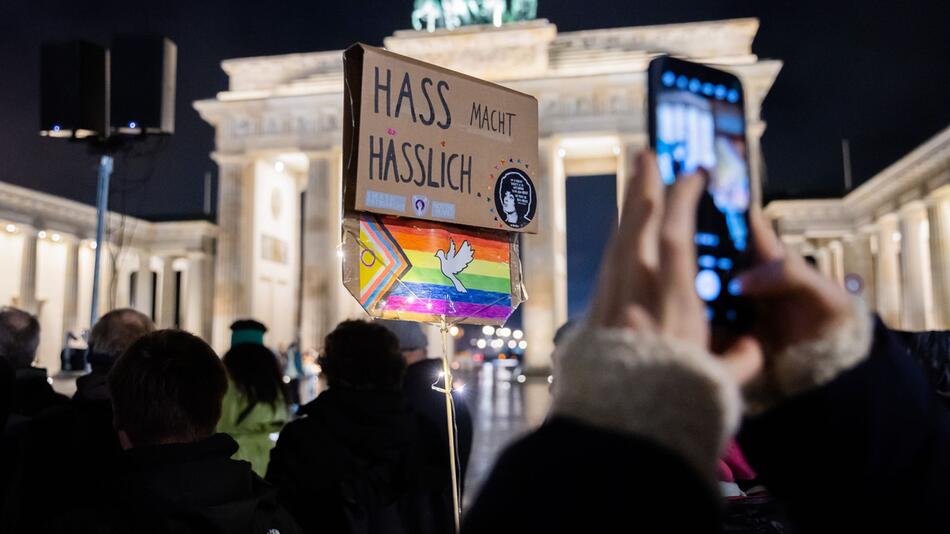 Bundestagswahlkampf - Kundgebung gegen rechte Politik