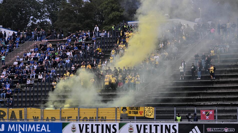 Fans aus Breda waren im Spiel gegen den FC Schalke 04 zu Gast.