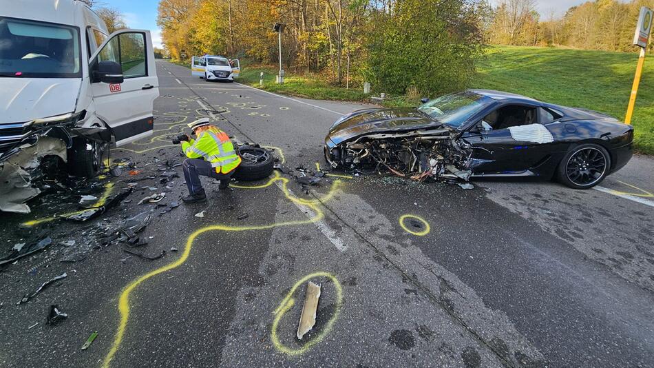 Unfall mit Sportwagen