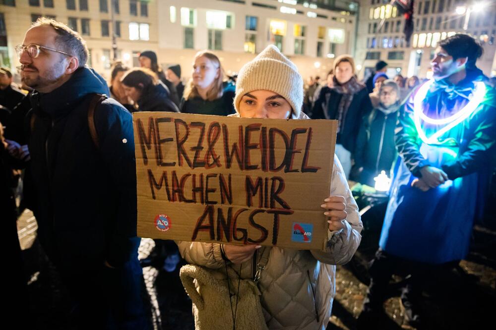 Bundestagswahlkampf - Kundgebung gegen rechte Politik