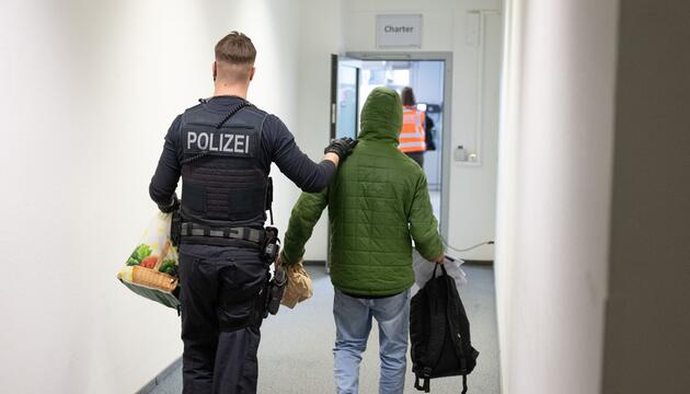 Sammelabschiebung nach Pakistan