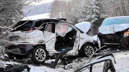 Frontalzusammenstoß bei Reisbach: Zwei Menschen sterben