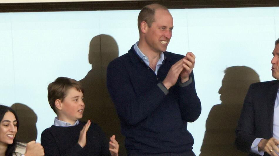 Prinz William ist ein regelmäßiger Stadionbesucher und bringt auch gerne seinen Sohn Prinz ...