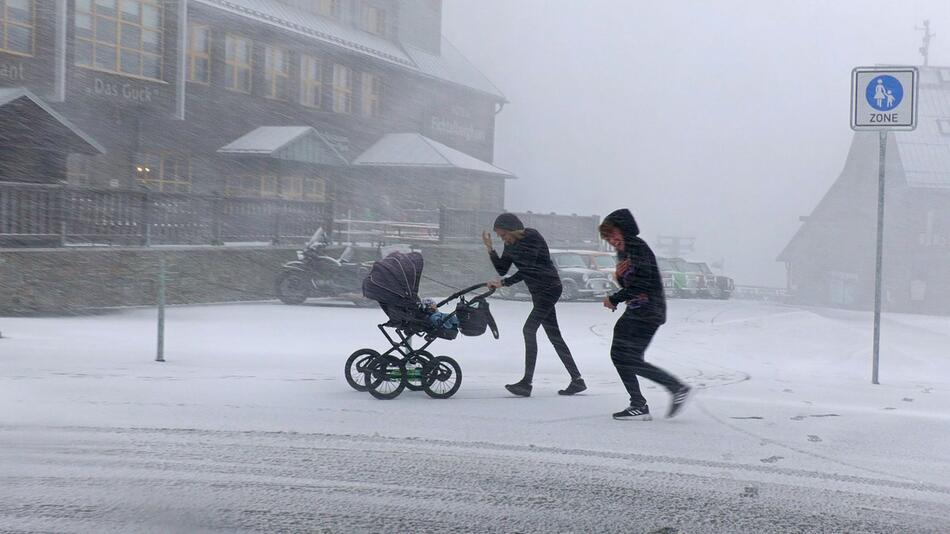 Erster Schnee auf dem Fichtelberg