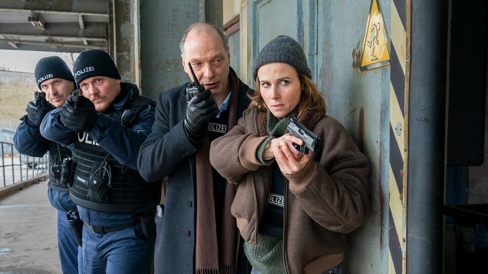 "Tatort: Unter Feuer": Peter Schnabel (Martin Brambach, 2.v.r.) und Karin Gorniak (Karin ...