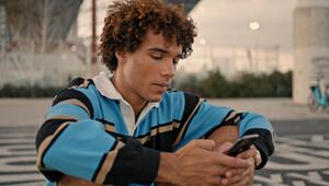 Fast jeder zweite Jugendliche fühlt sich einsam – wie Social Media das Erleben prägt