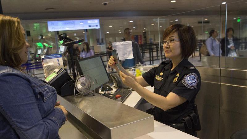 Kontrolle am Flughafen