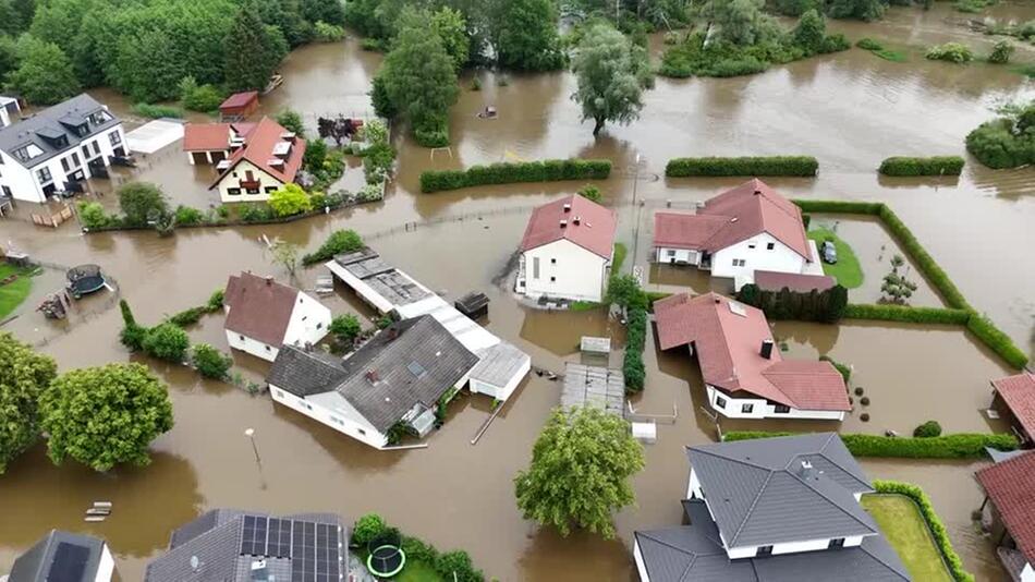 Drohnenbilder zeigen Ausmaß der Flut in Bayern