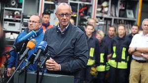 Bundeskanzler Merz besucht Waldbrandgebiet in Hürtgenwald