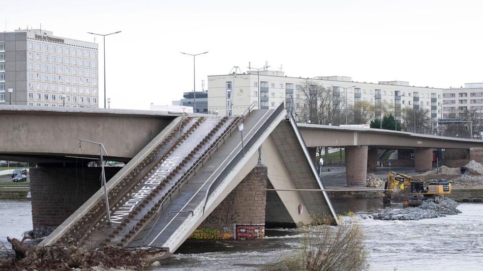 Abrissarbeiten Carolabrücke Dresden