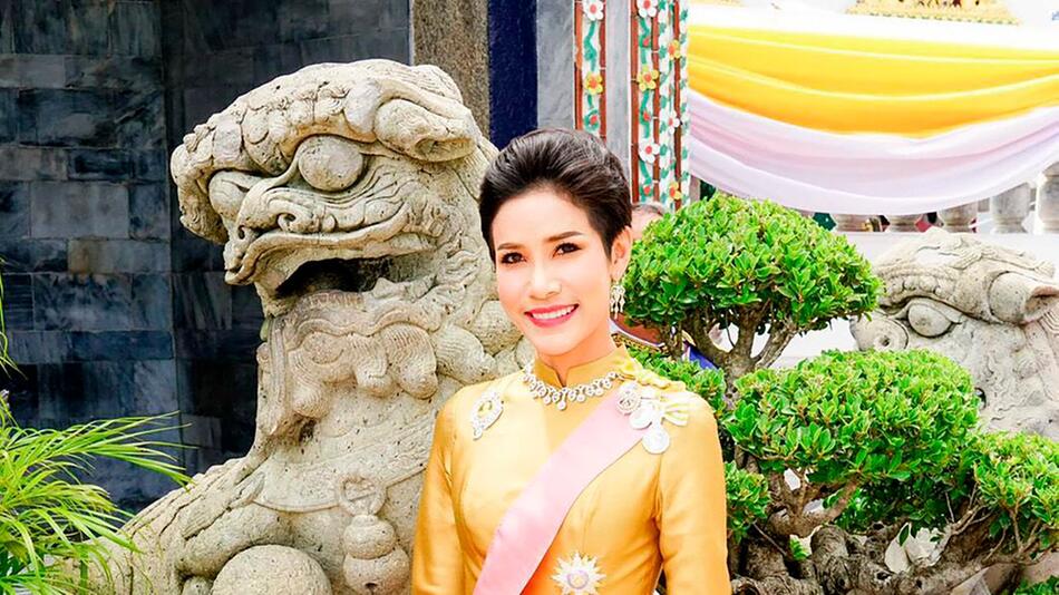 Thailands König begnadigt seine Geliebte