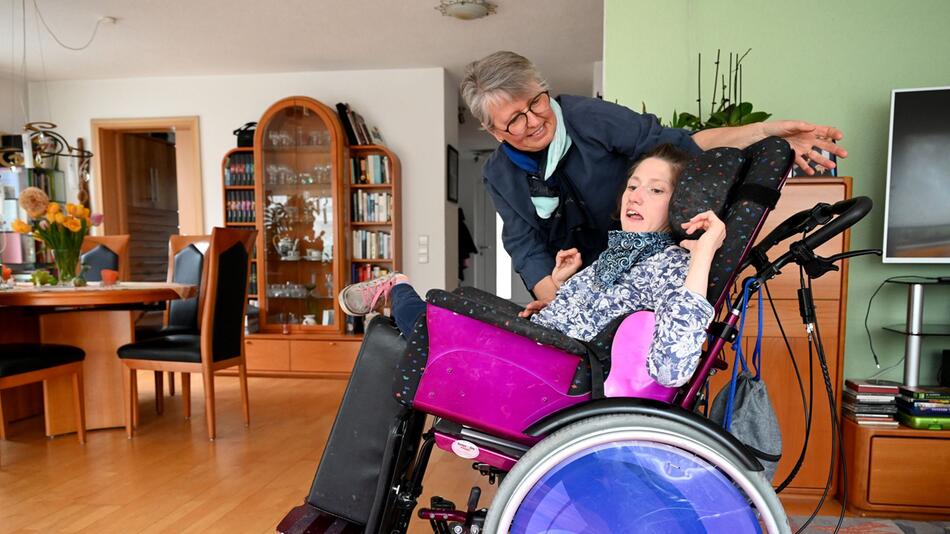 Petra Nicklas mit schwerstbehinderter Tochter