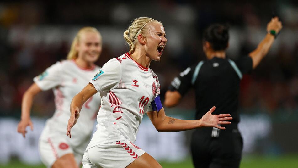 Dänemarks Spielführerin Pernille Harder feiert ihren Treffer per Foulelfmeter gegen Haiti