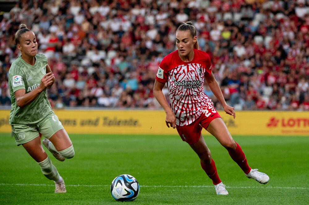 Bayerns Giulia Gwinn (links) und Marie Müller im September 2023.