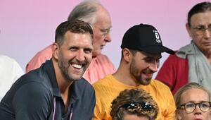 Dirk Nowitzki beim Tischtennis