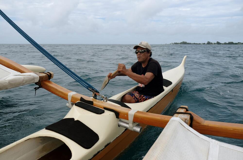 Alexis Moerai steuert sein Segelkanu