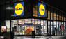 Bild eines Lidl-Supermarkts bei Nacht. 