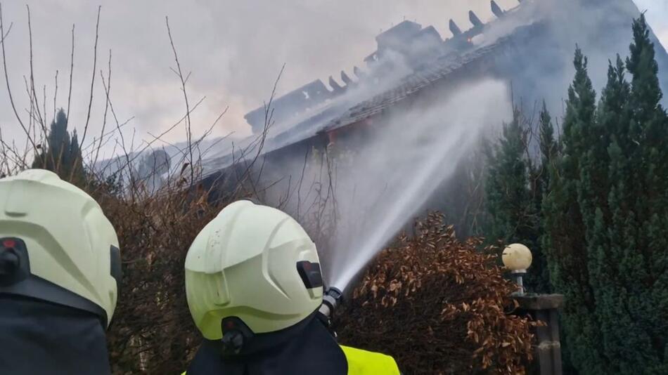 Toter bei Brand in Einfamilienhaus in Bad Ems - Brandursache unklar