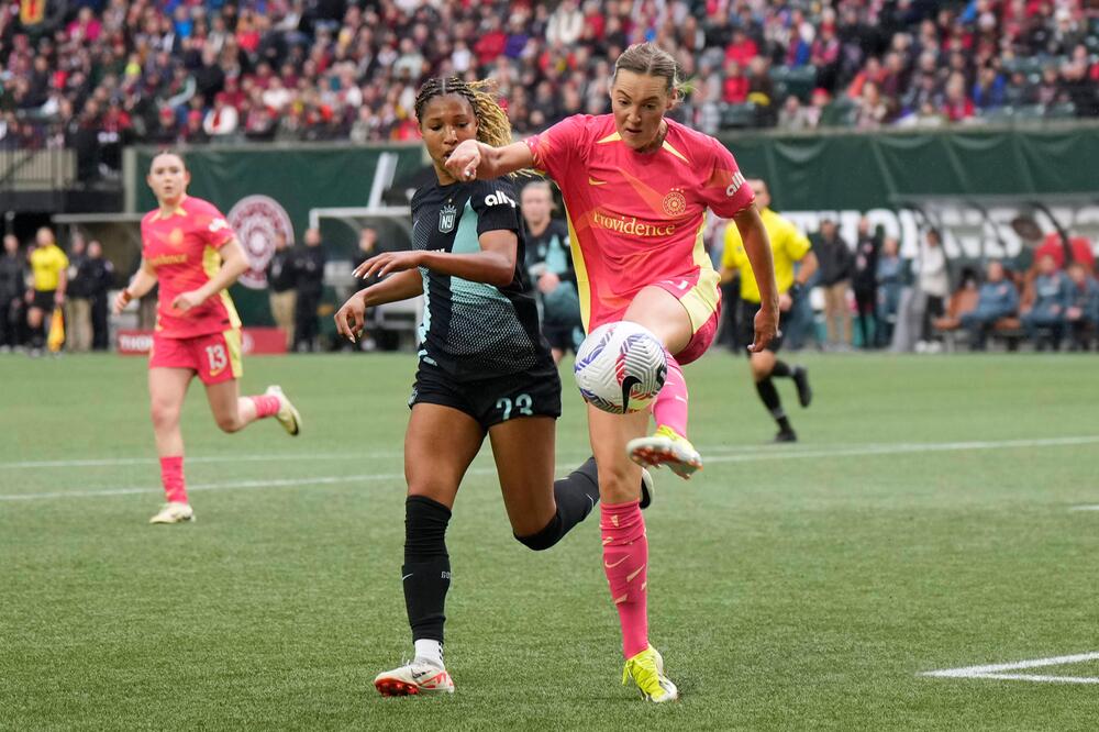 Marie Müller (rechts) im Heimspiel ihrer Portland Thorns gegen NJ/NY Gotham FC im März 2024.