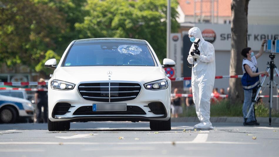 Mann auf Kreuzung erschossen