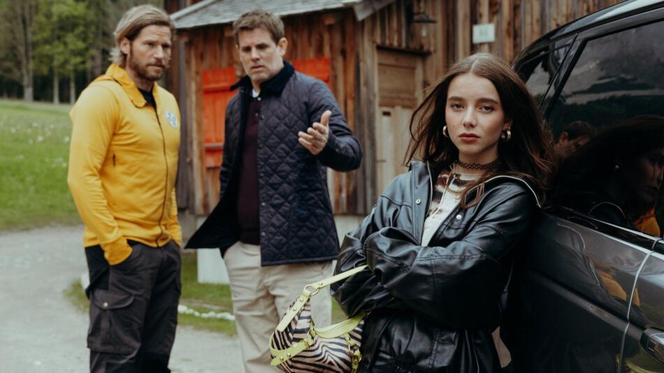 Markus‘ (Sebastian Ströbel, links) Adoptivtochter Mia kehrt in Gestalt von Lisa Junick zurück