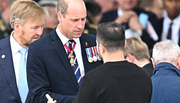 Prinz William schüttelte Wolodymyr Selenskyj bei der offiziellen internationalen Zeremonie zum ...