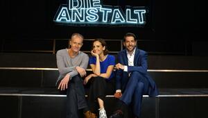 Max Uthoff, Maike Kühl und Claus von Wagner moderieren die Satiresendung "Die Anstalt".