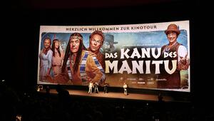 Premierenfoto des neuen Bully Herbig Films "Das Kanu des Manitu", hier in Hamburg.