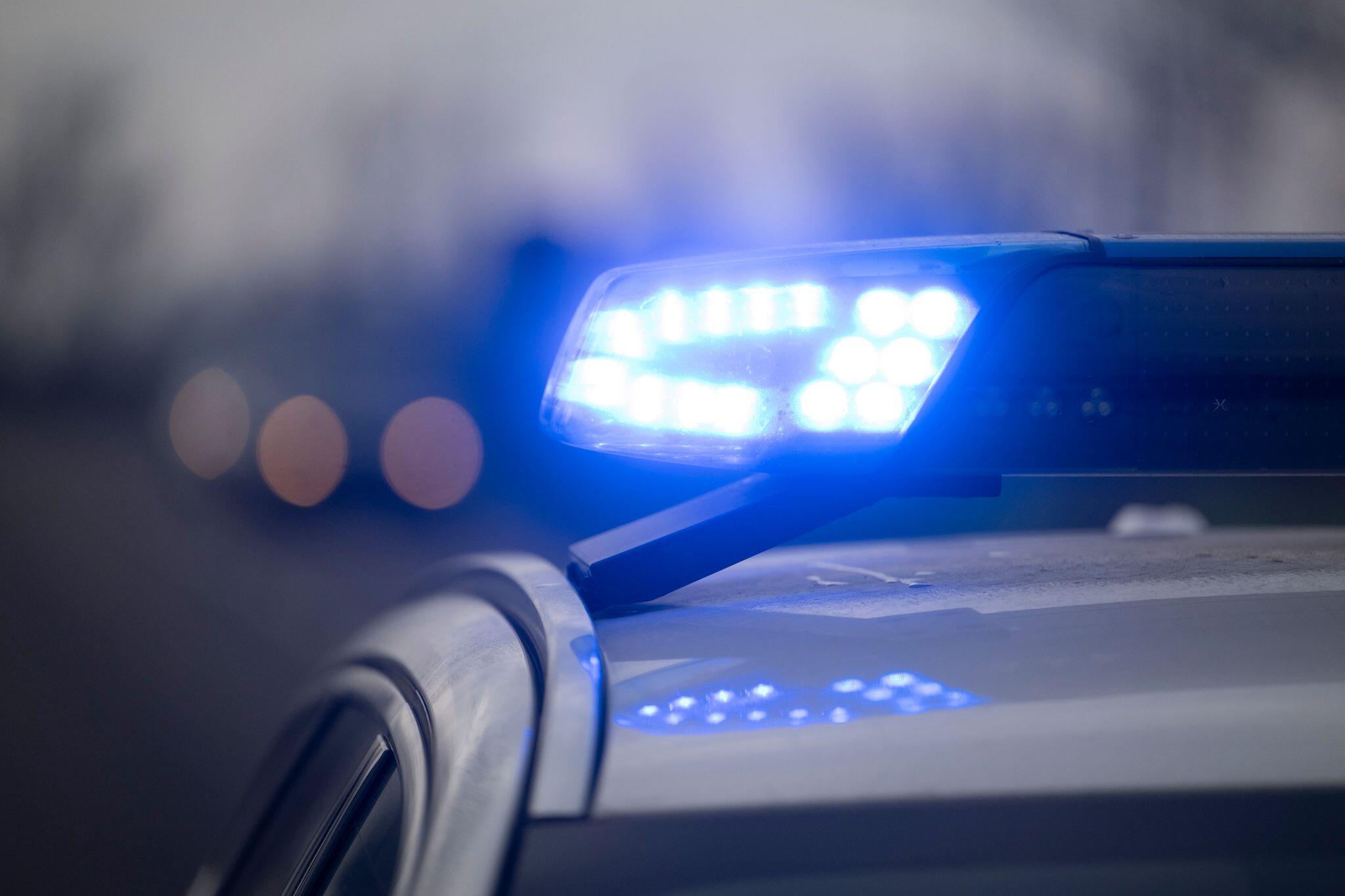 Rechts überholt: Motorradfahrer bei Unfall schwer verletzt