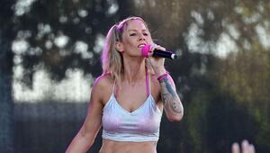 Milla Pink ist für Songs wie "Auf dem Besen an den Tresen" und "3 Promille auf dem Fußballplatz" ...
