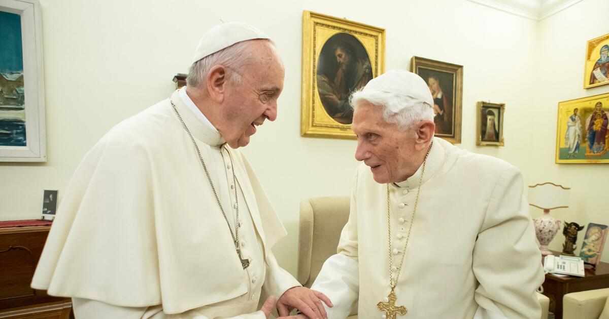 Weihnachten 2022 Im Vatikan Franziskus stattet ExPapst Benedikt Weihnachtsbesuch ab WEB.DE