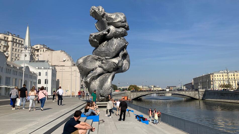 Moskau streitet über Skulptur von Urs Fischer