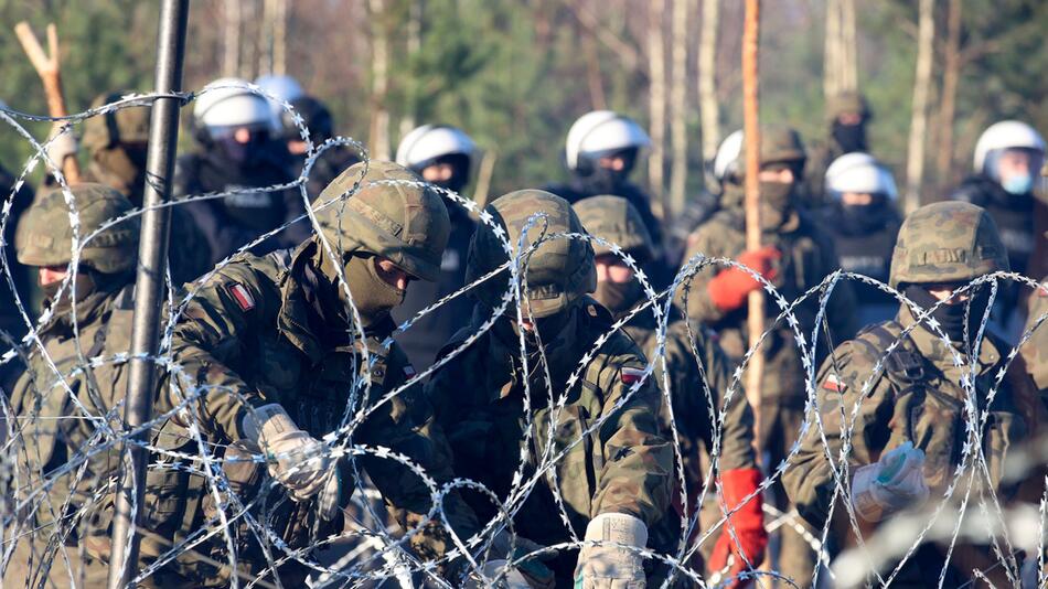 Medien: Migranten durchbrechen Grenze von Belarus nach Polen