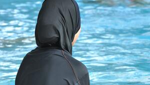 Burkini im Schwimmbad